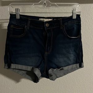 Dark denim jean shorts. Size 5. Petit. Runs small. Comfy
